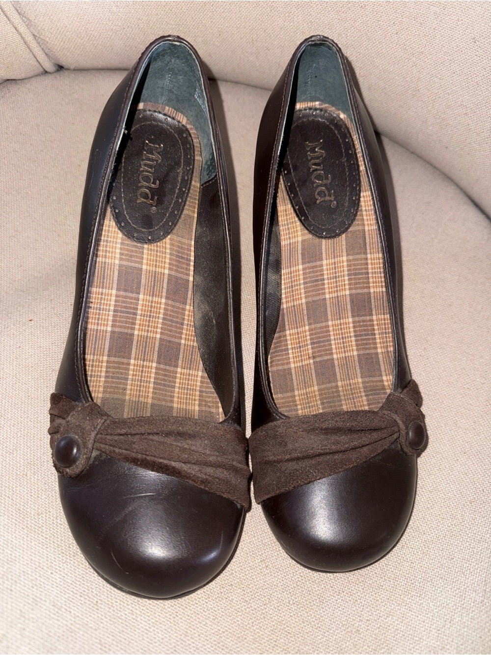 Women's Brown Button Accent Leather Pumps - Picture 2 of 9